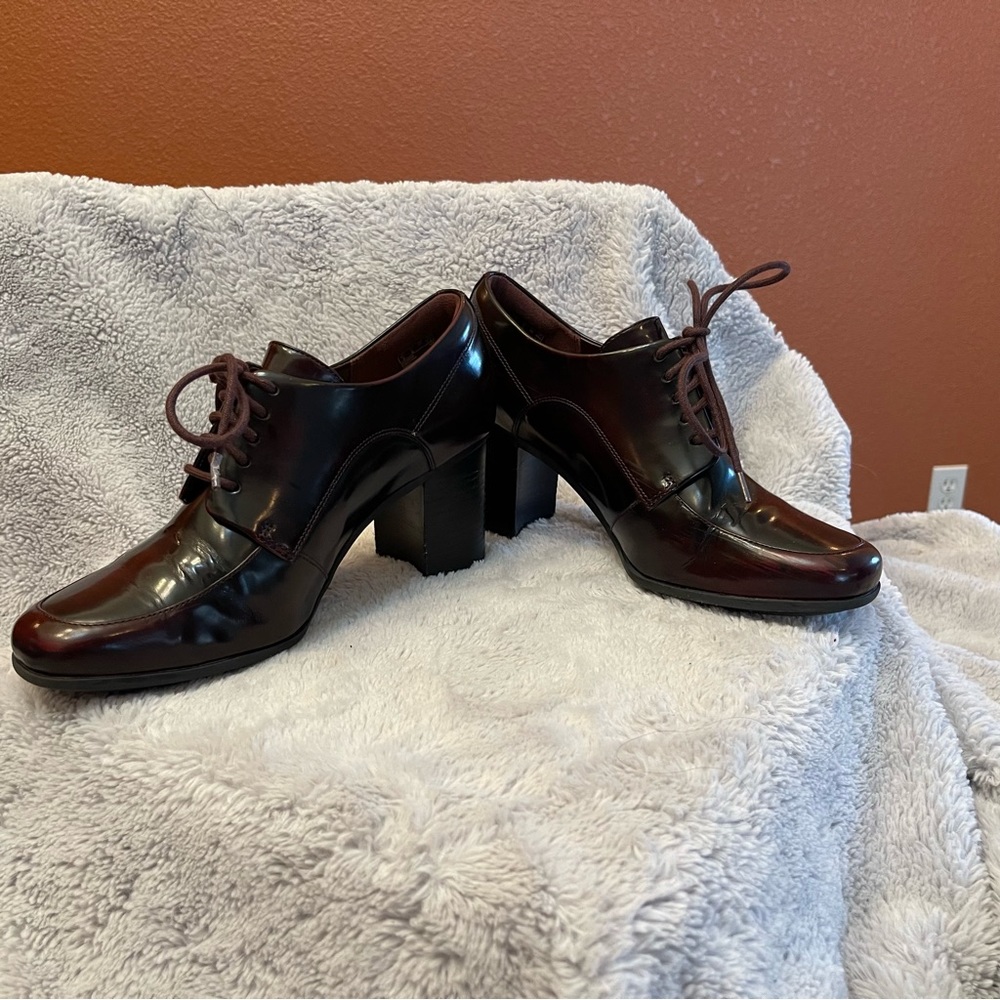 Clarks Burgandy Kensett Darla Leather Lace-Up Shoe - Size 9